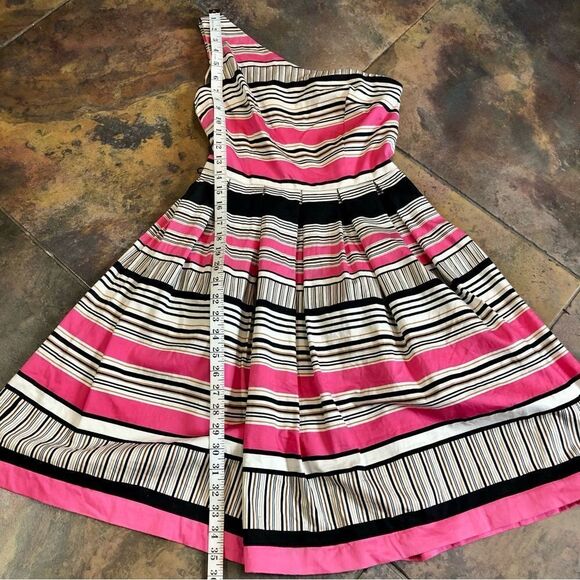 London Times One Strap Off The Shoulder Pink, Black, and White Dress Size 4 - Picture 8 of 11